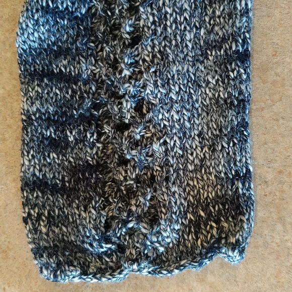 NWOT Westport Women's Blue and White Knit Sweater with Cutout Bottom and Sleeves - Picture 3 of 5